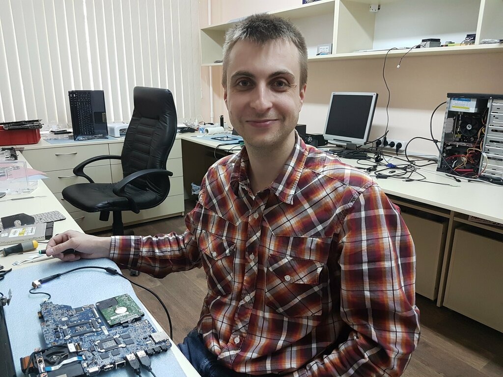 Фото мастера по ремонту компьютеров Рината Сафьянова